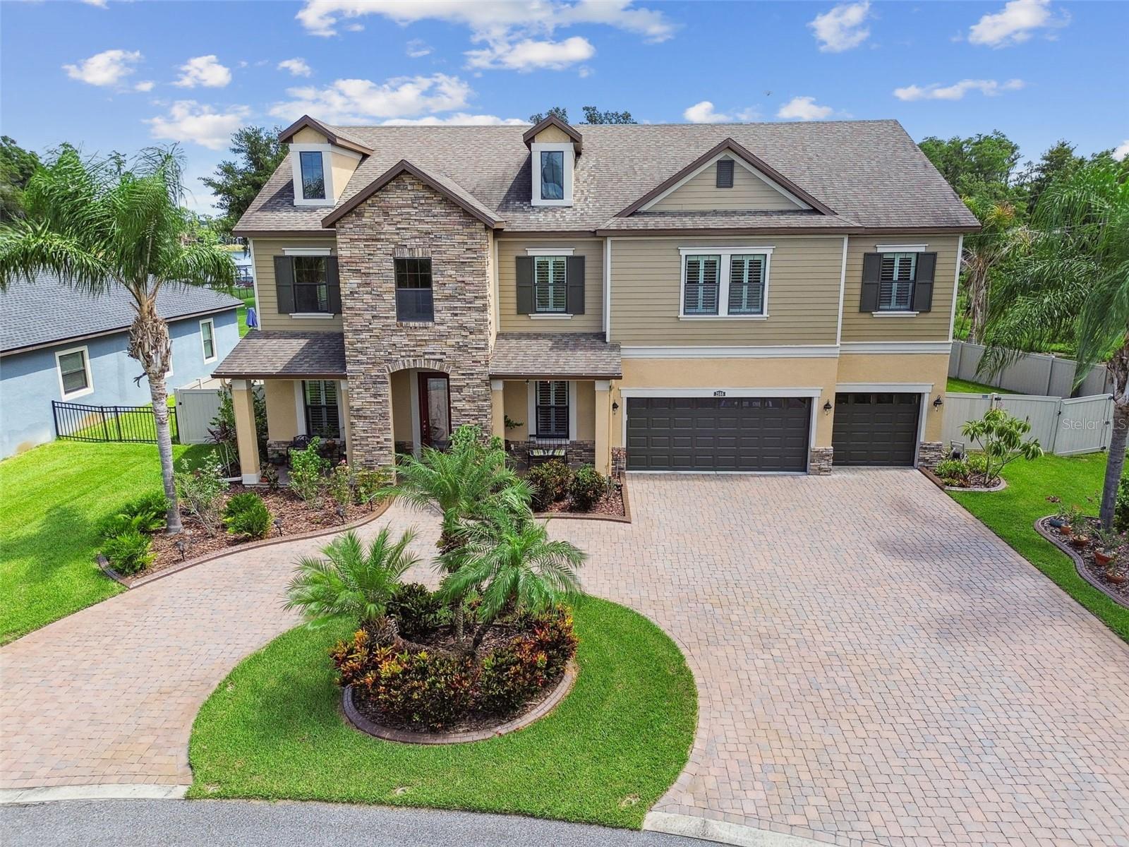 2566 LAKE MANOR DR, LAND O LAKES, FL, 34639