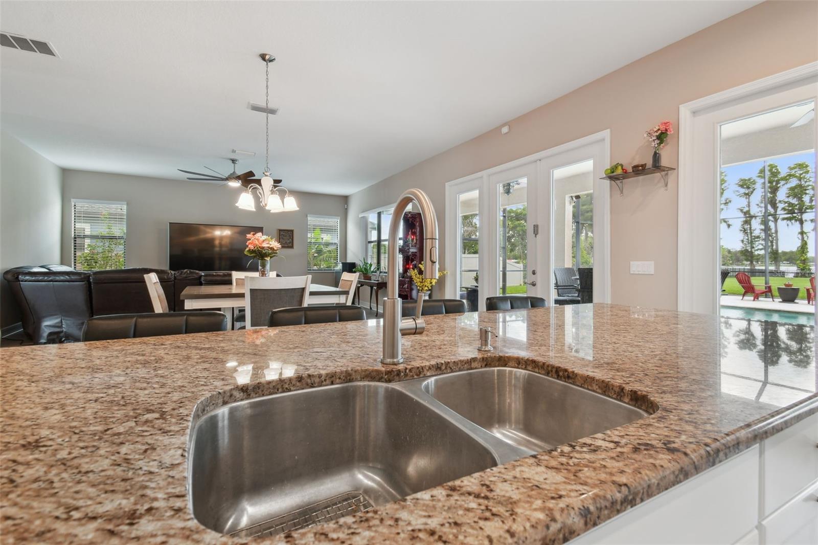 2566 LAKE MANOR DR, LAND O LAKES, FL, 34639