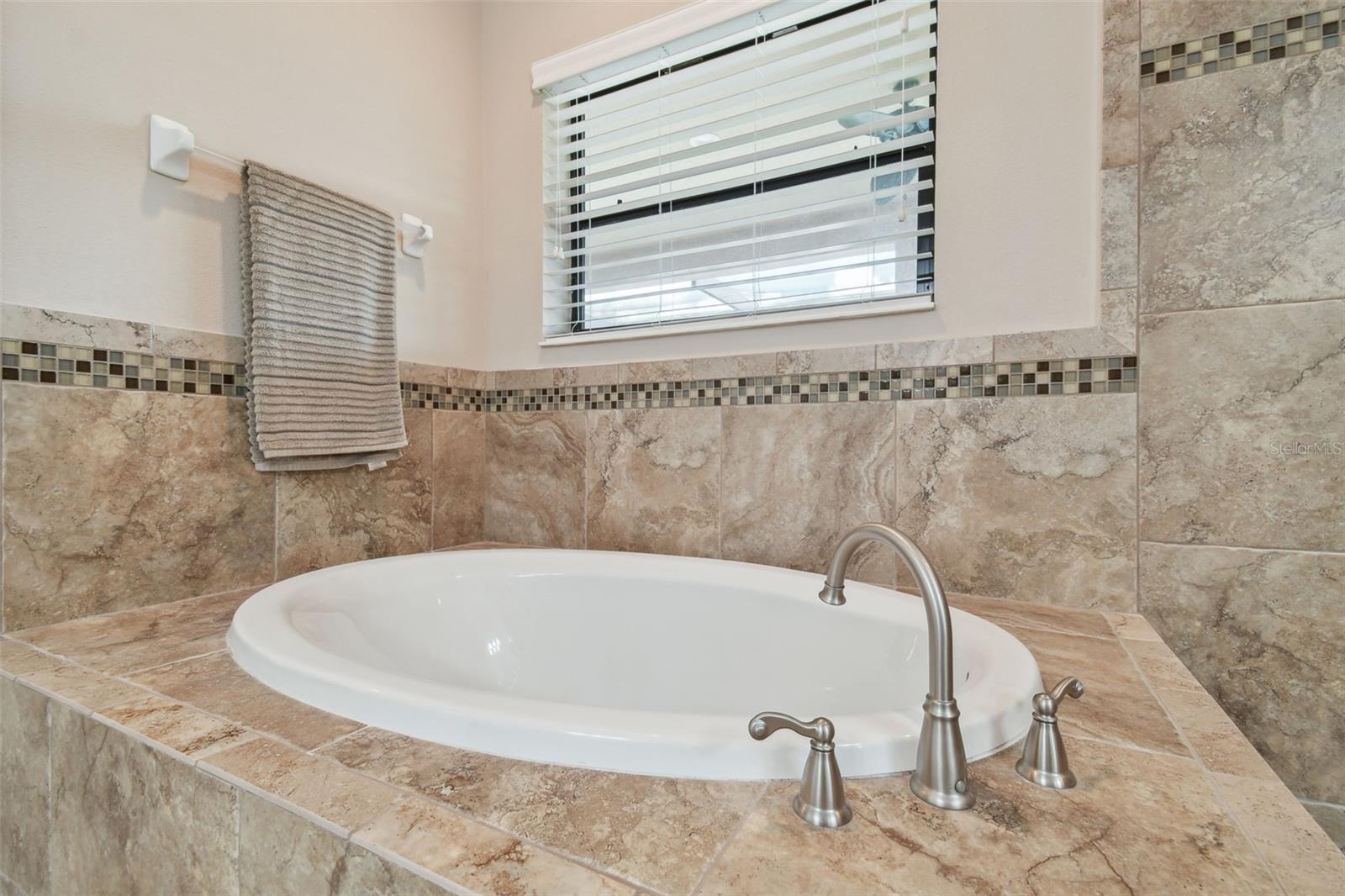 2566 LAKE MANOR DR, LAND O LAKES, FL, 34639