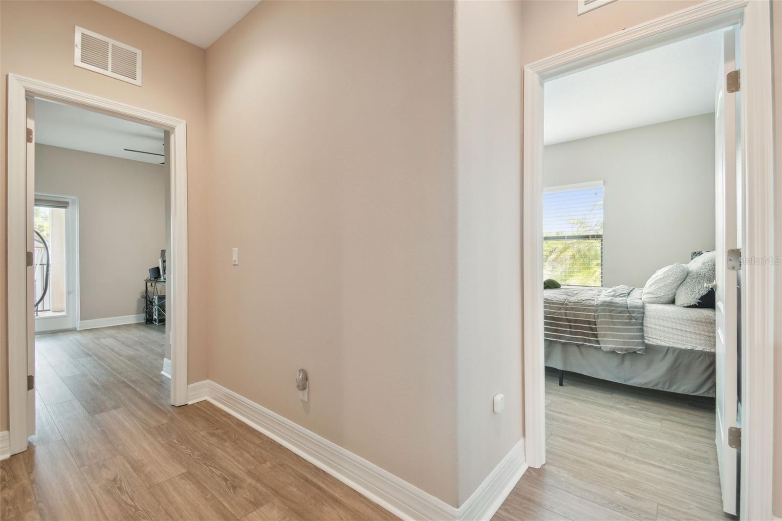 2566 LAKE MANOR DR, LAND O LAKES, FL, 34639