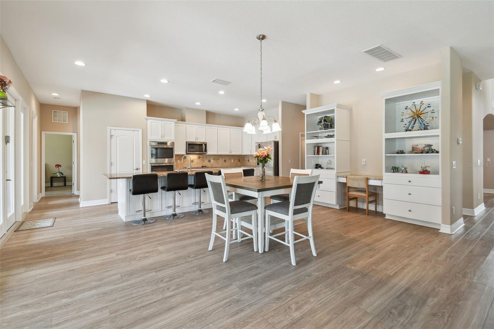 2566 LAKE MANOR DR, LAND O LAKES, FL, 34639