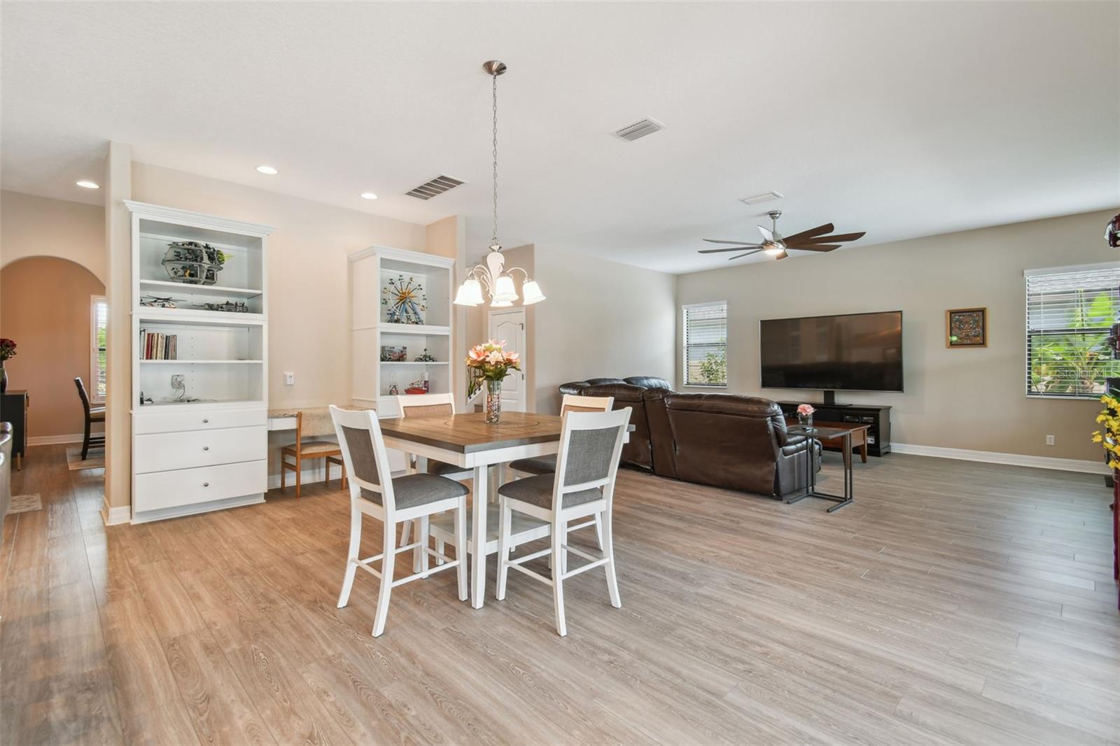 2566 LAKE MANOR DR, LAND O LAKES, FL, 34639