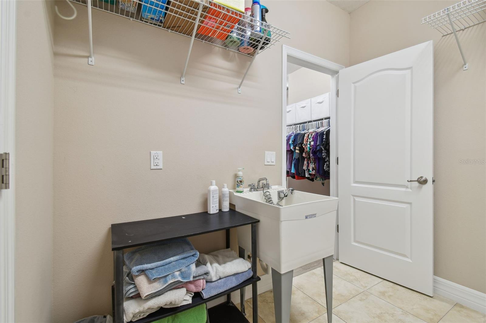 2566 LAKE MANOR DR, LAND O LAKES, FL, 34639