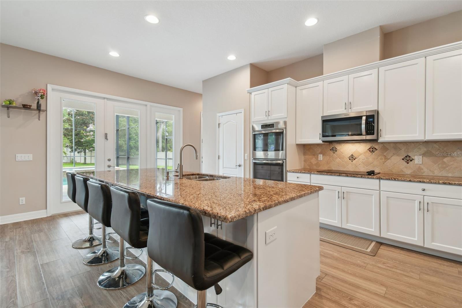 2566 LAKE MANOR DR, LAND O LAKES, FL, 34639