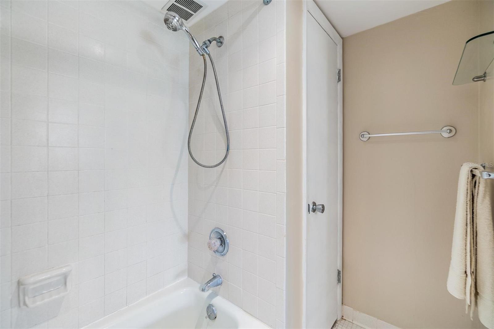 TB8394854 Property Photo