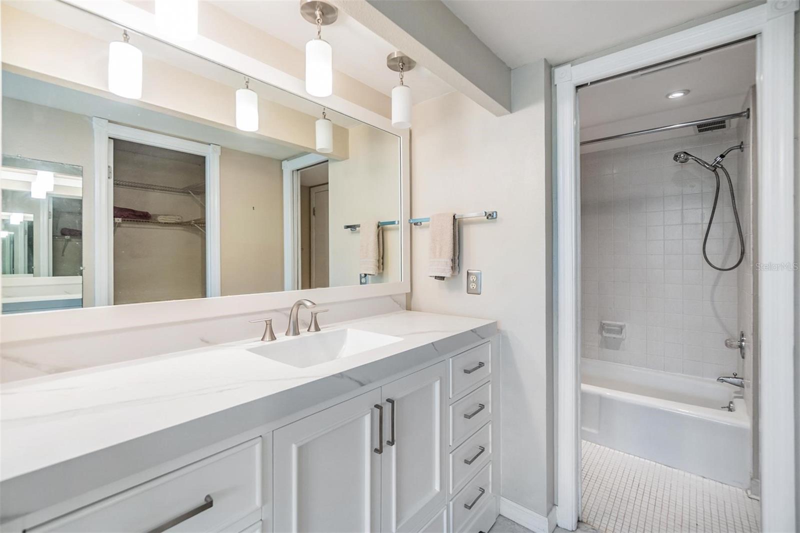 TB8394854 Property Photo