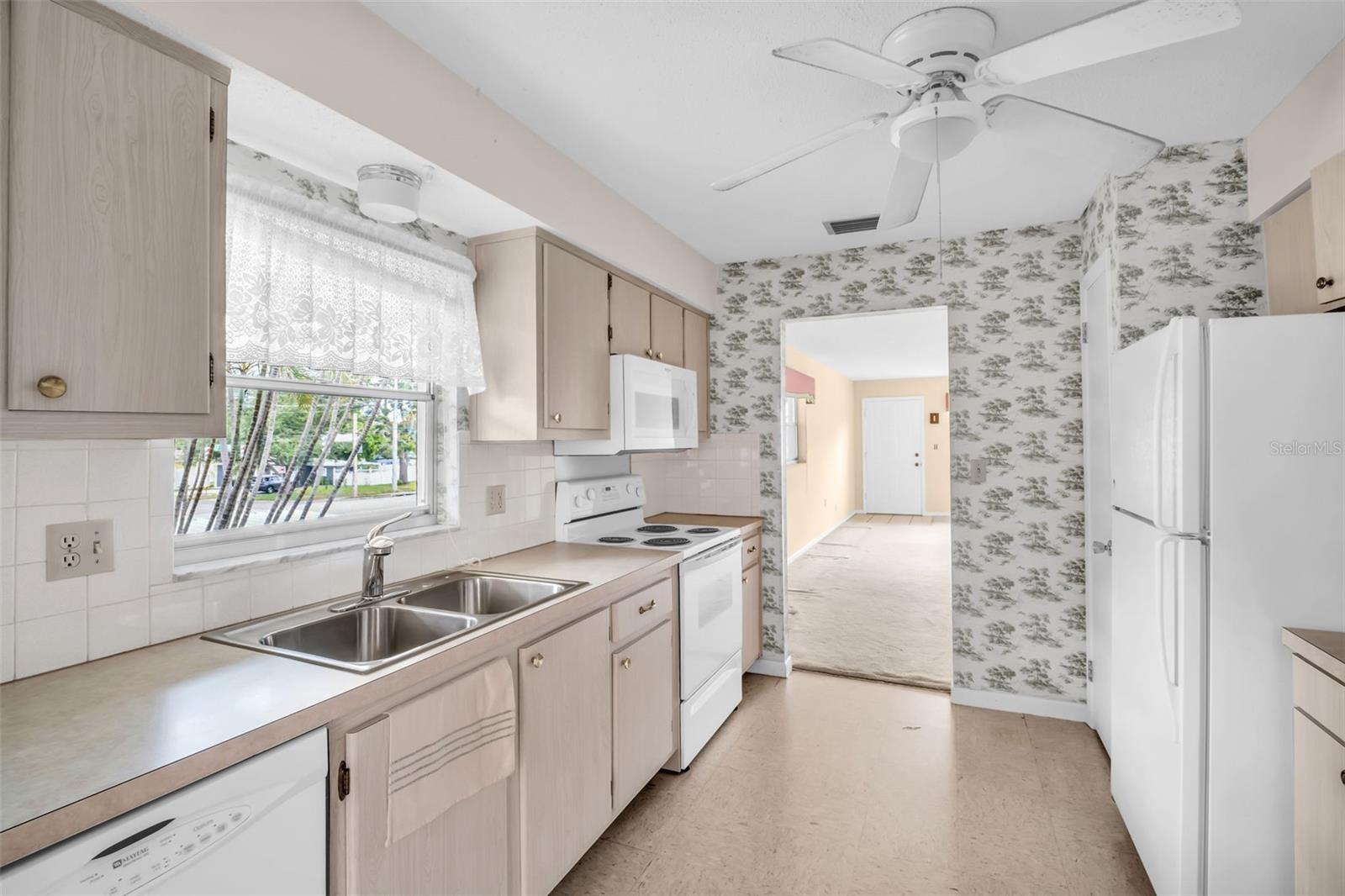 TB8394858 Property Photo