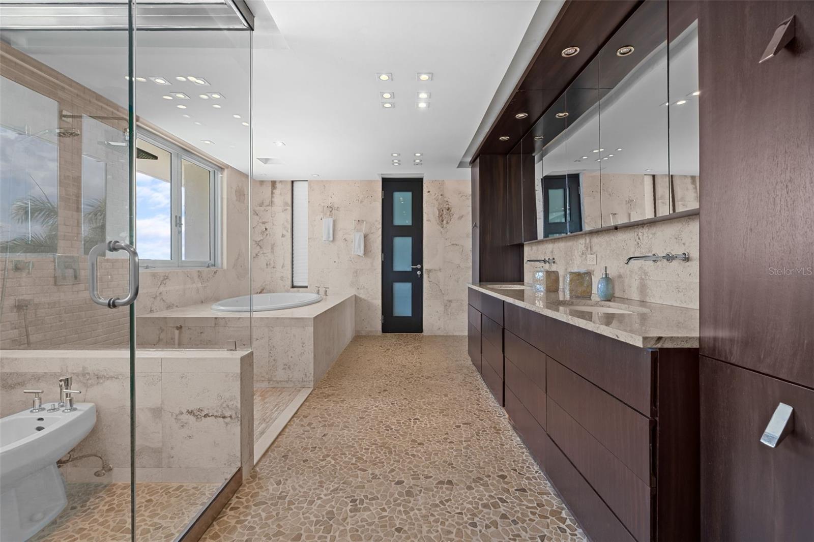 PR9114135 Property Photo