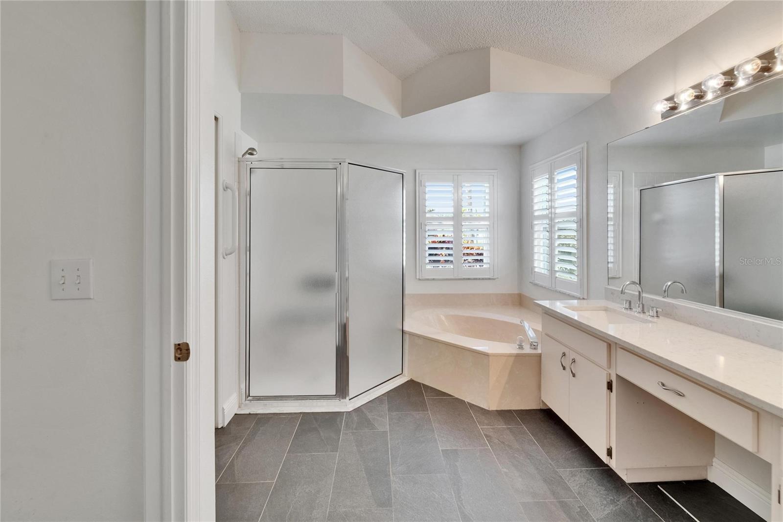 304 CALOOSA PALMS CT, SUN CITY CENTER, FL, 33573