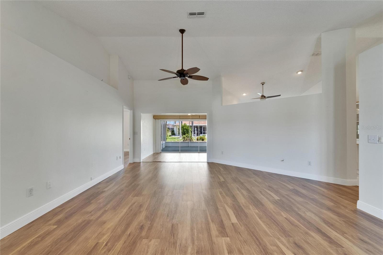 304 CALOOSA PALMS CT, SUN CITY CENTER, FL, 33573