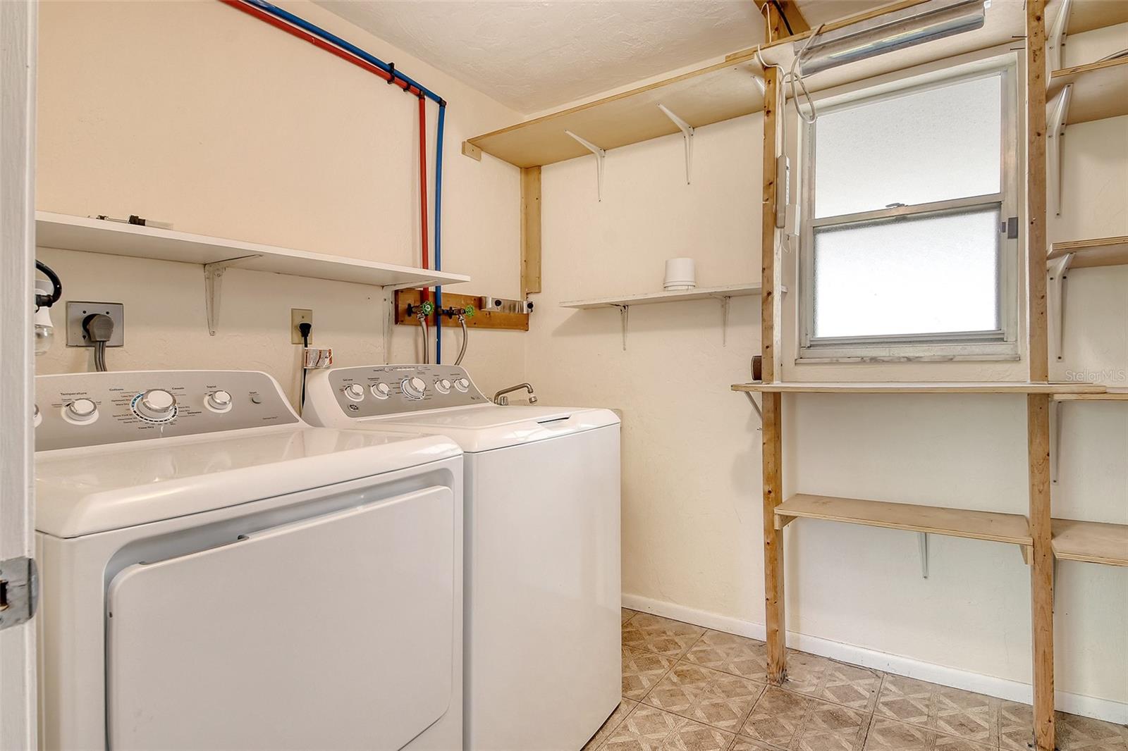 A4655365 Property Photo
