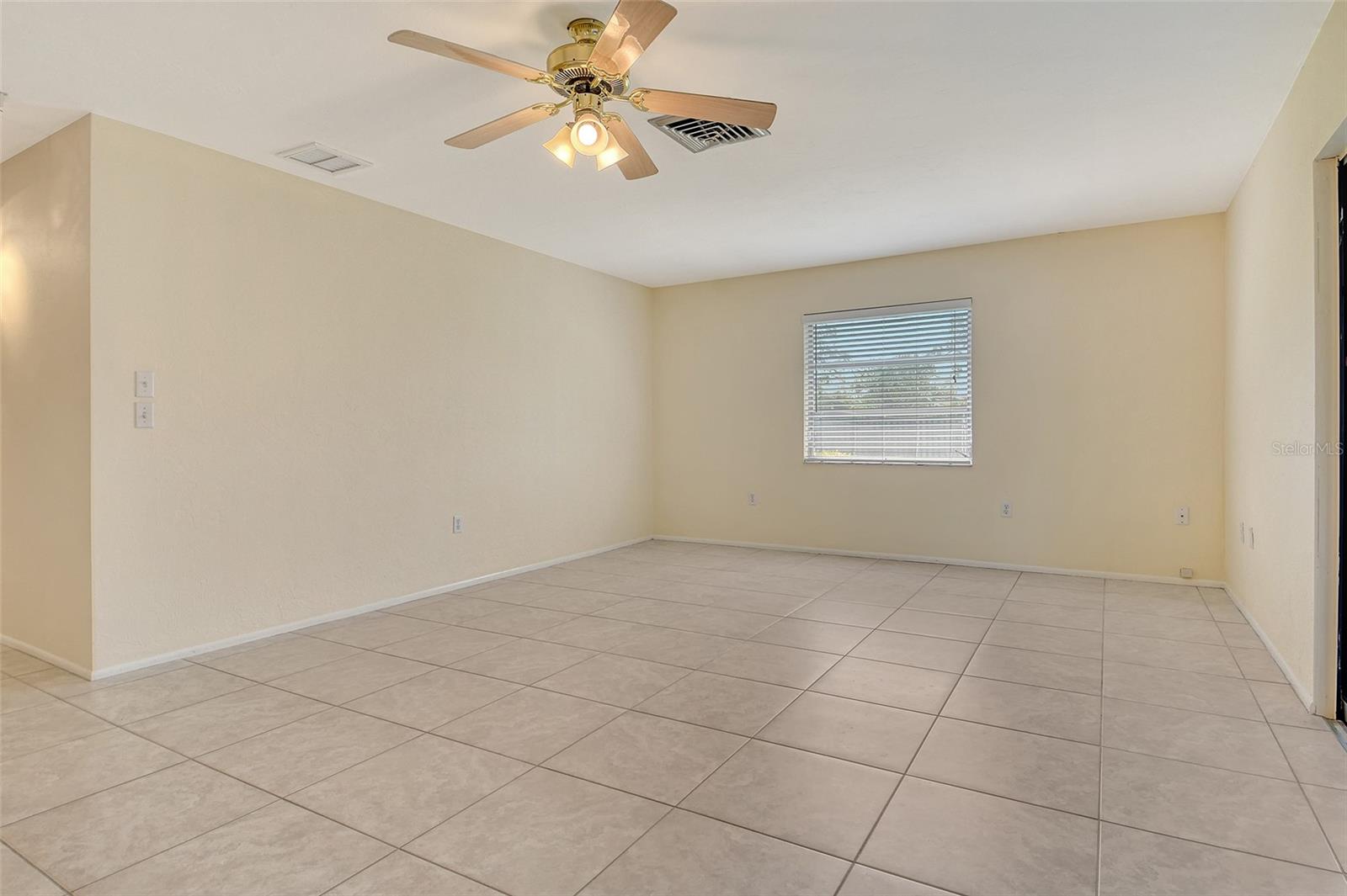 A4655365 Property Photo