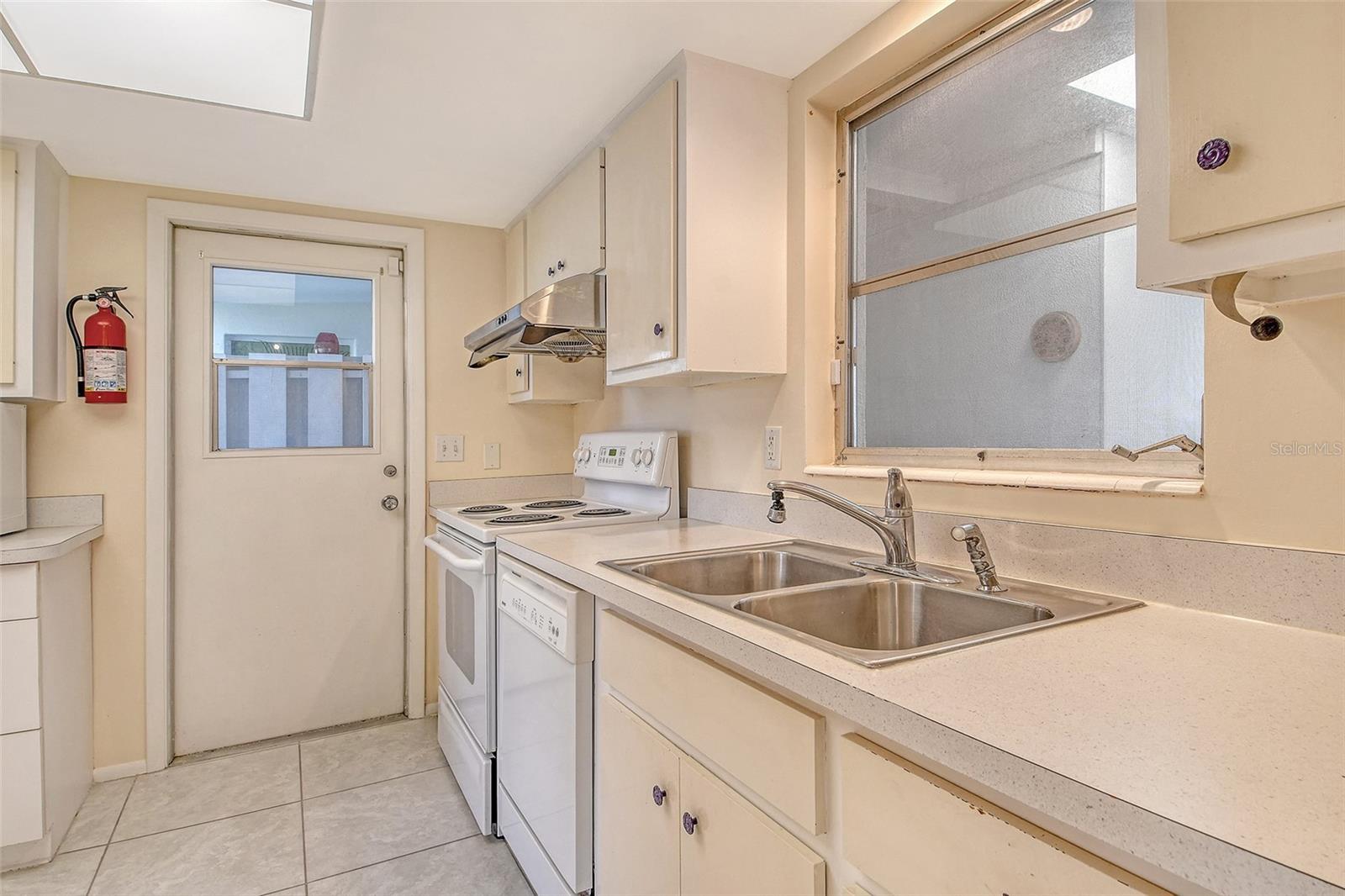 A4655365 Property Photo