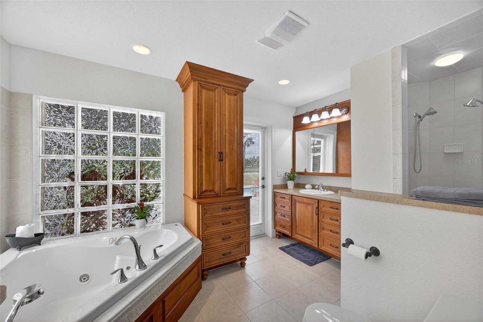 A4655381 Property Photo