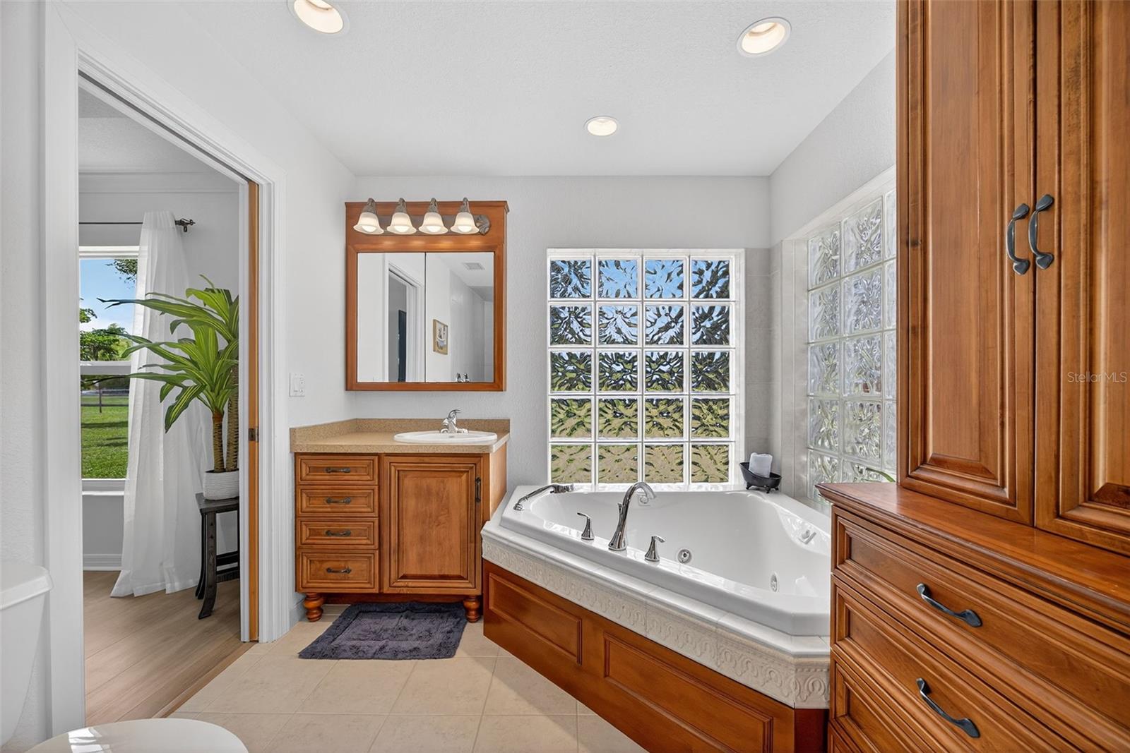 A4655381 Property Photo