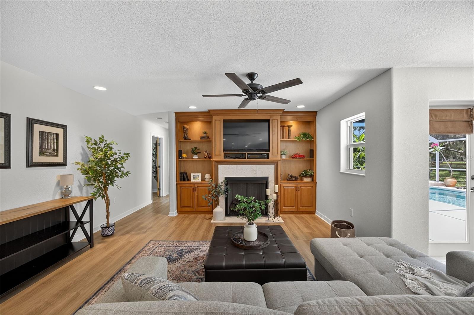 A4655381 Property Photo