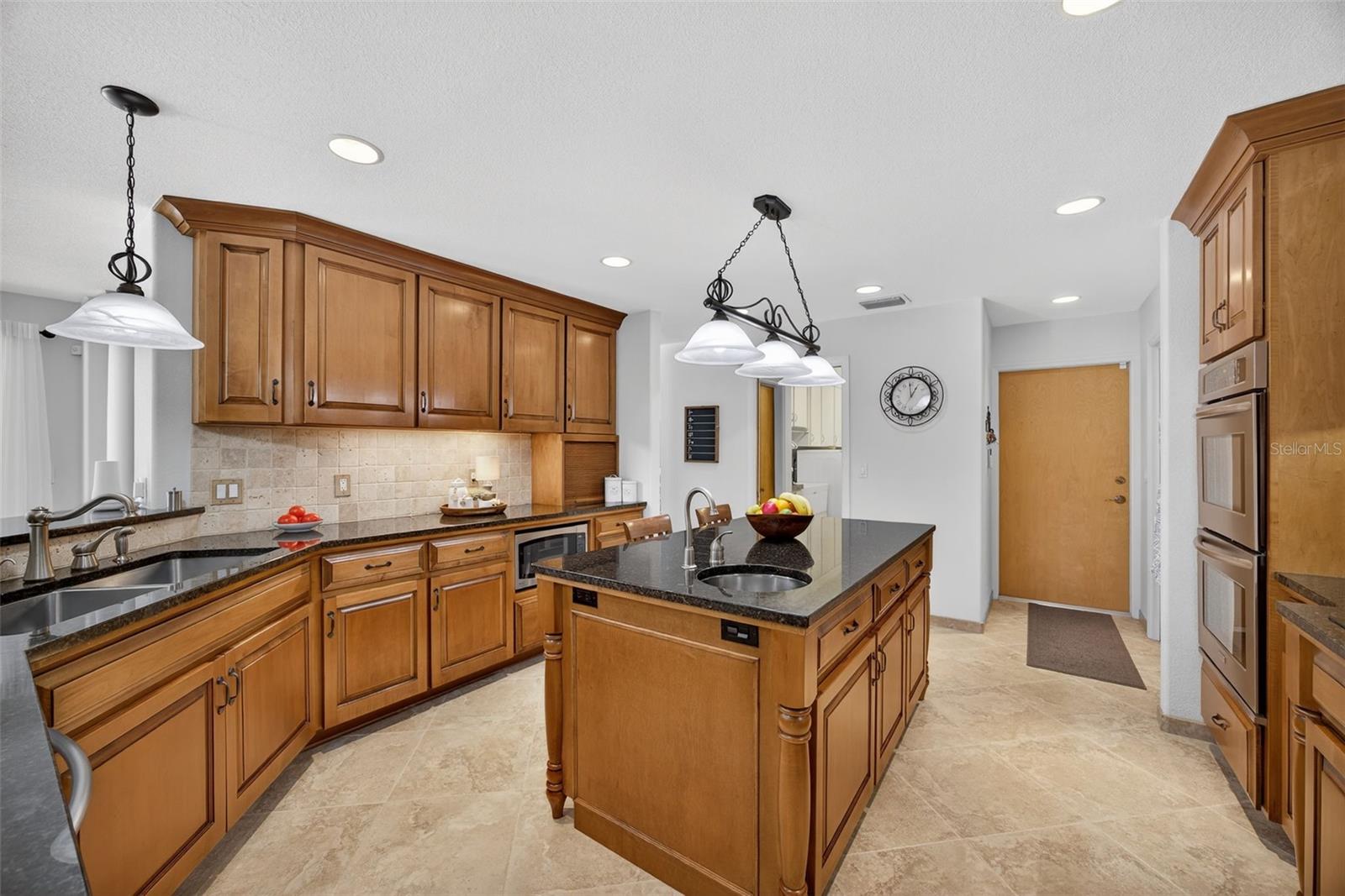 A4655381 Property Photo