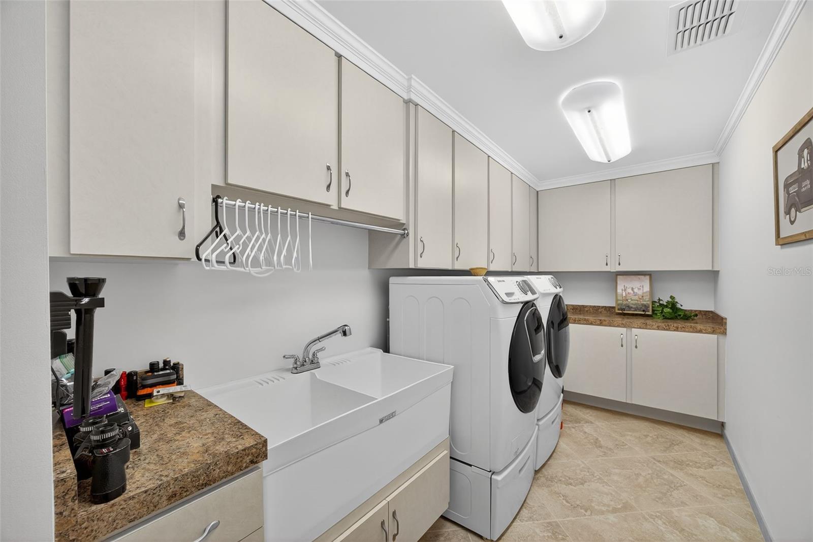 A4655381 Property Photo