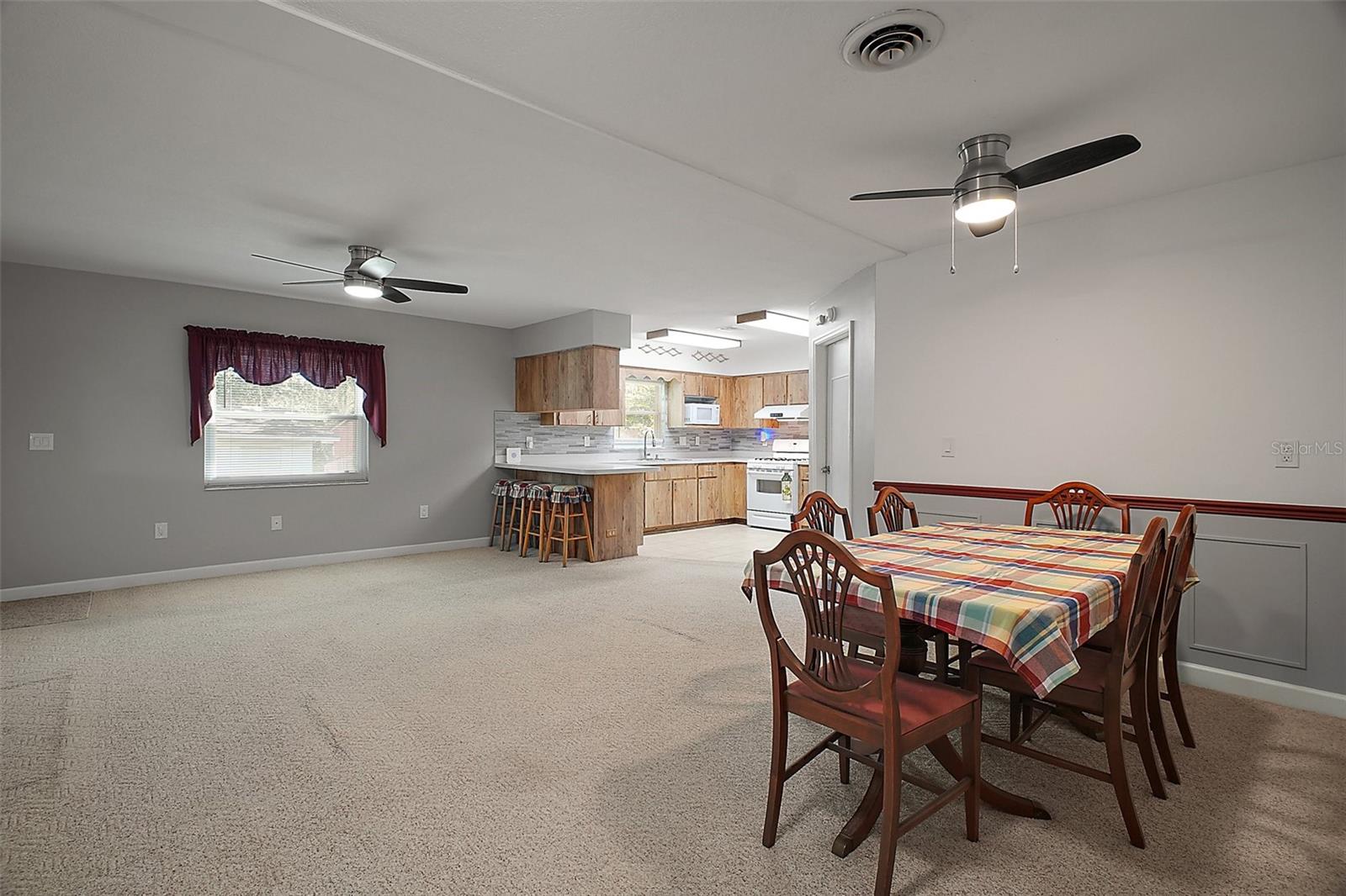 1301 CAMBRIDGE DR, LEESBURG, FL, 34748