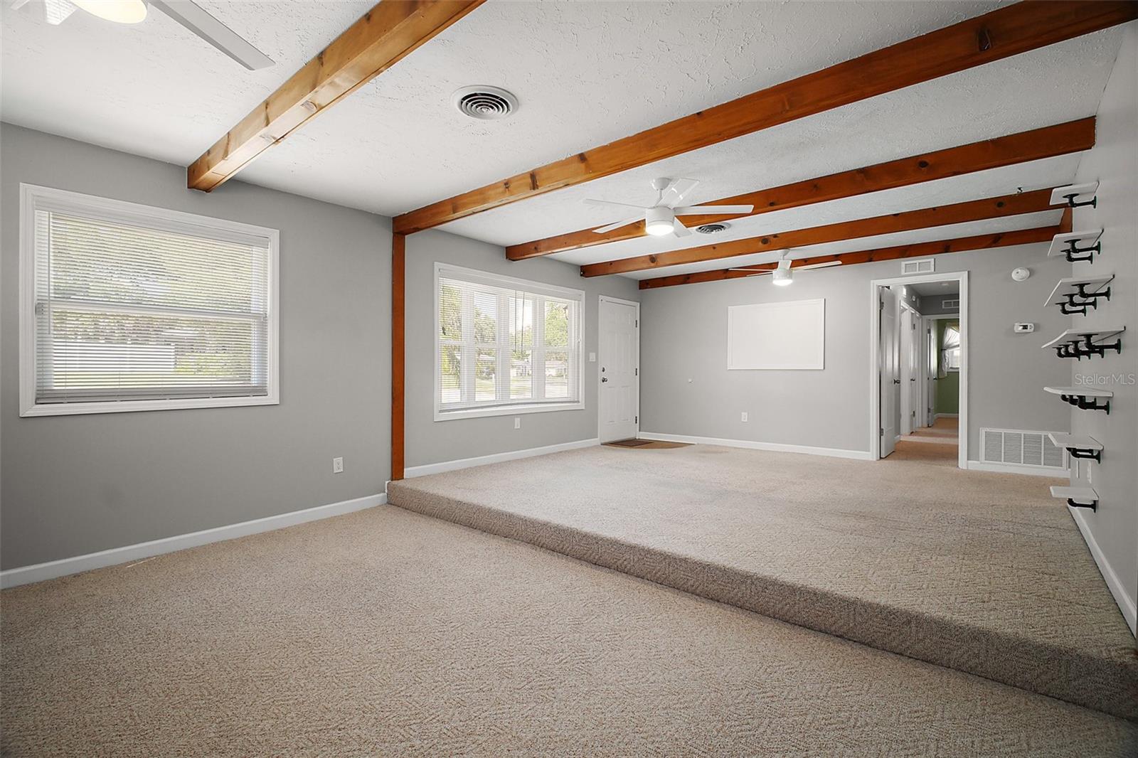 1301 CAMBRIDGE DR, LEESBURG, FL, 34748