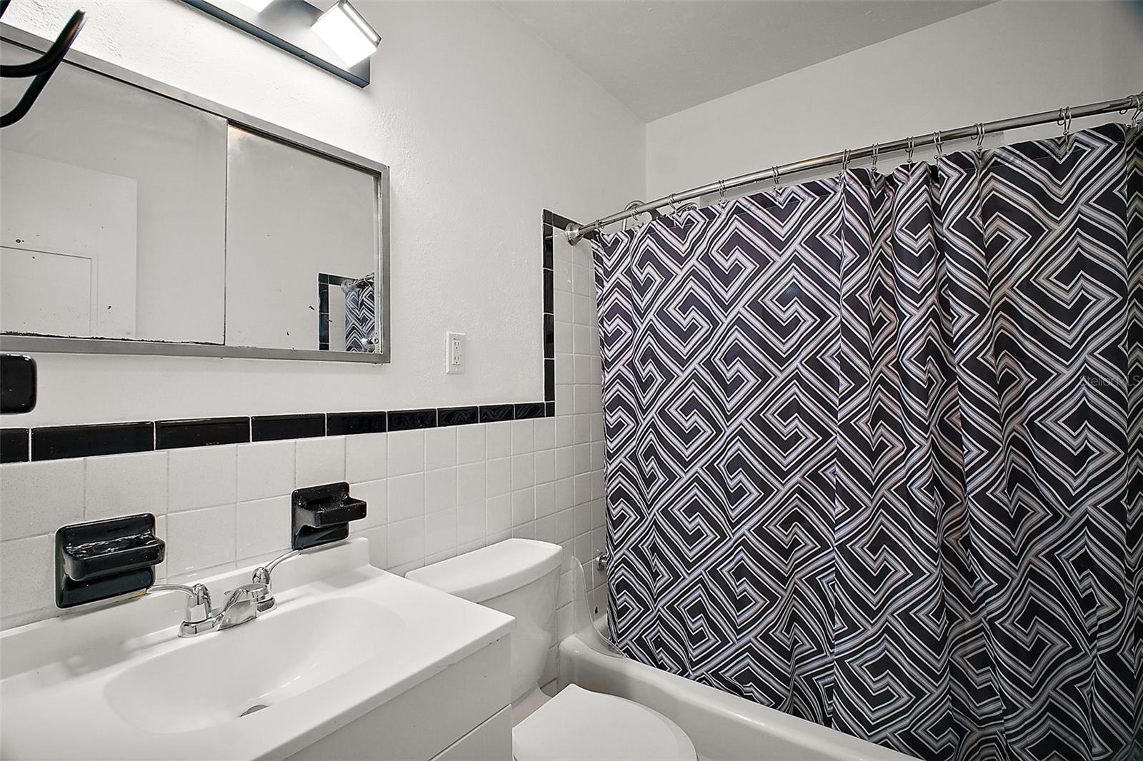 1301 CAMBRIDGE DR, LEESBURG, FL, 34748