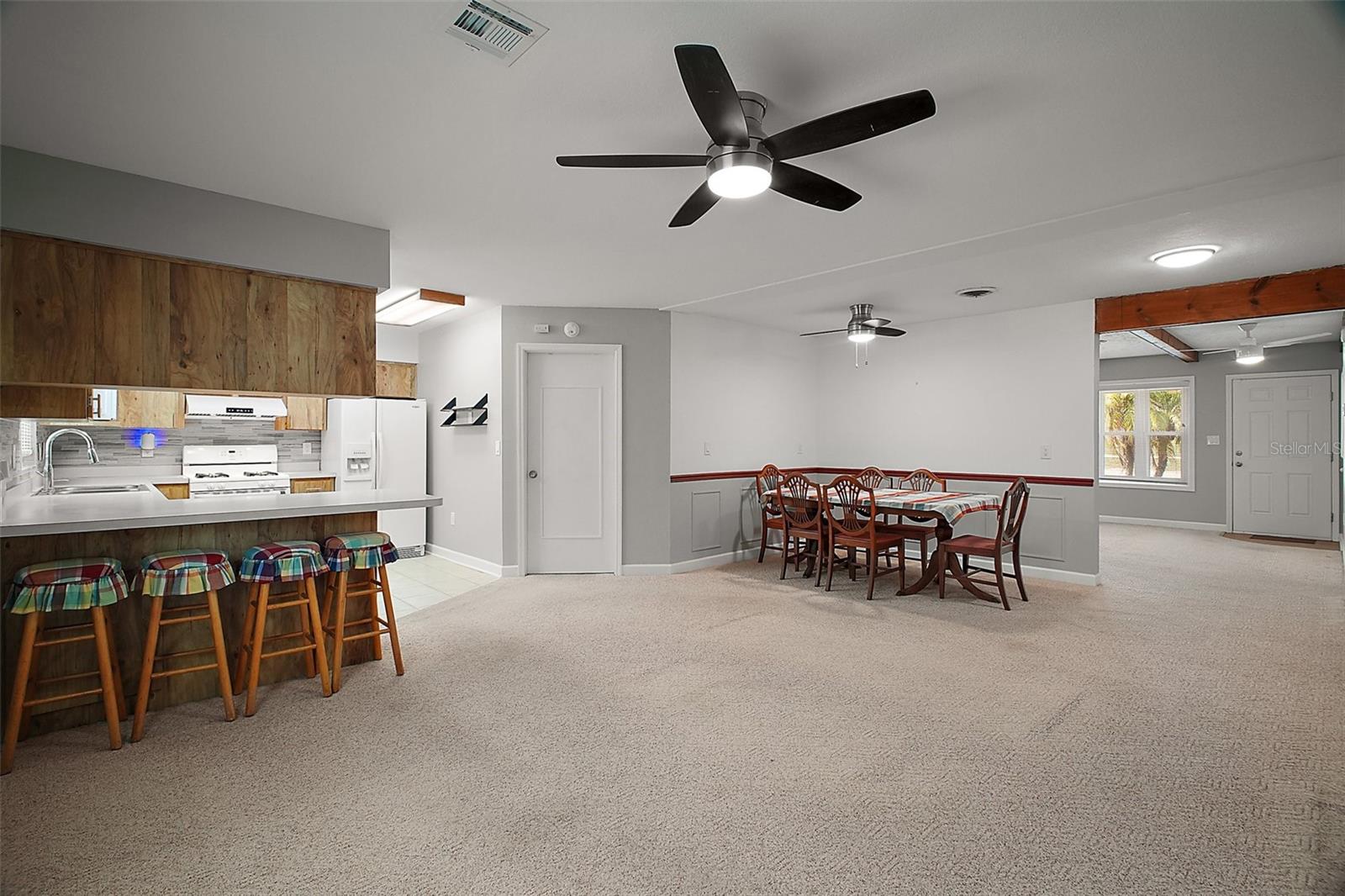 1301 CAMBRIDGE DR, LEESBURG, FL, 34748