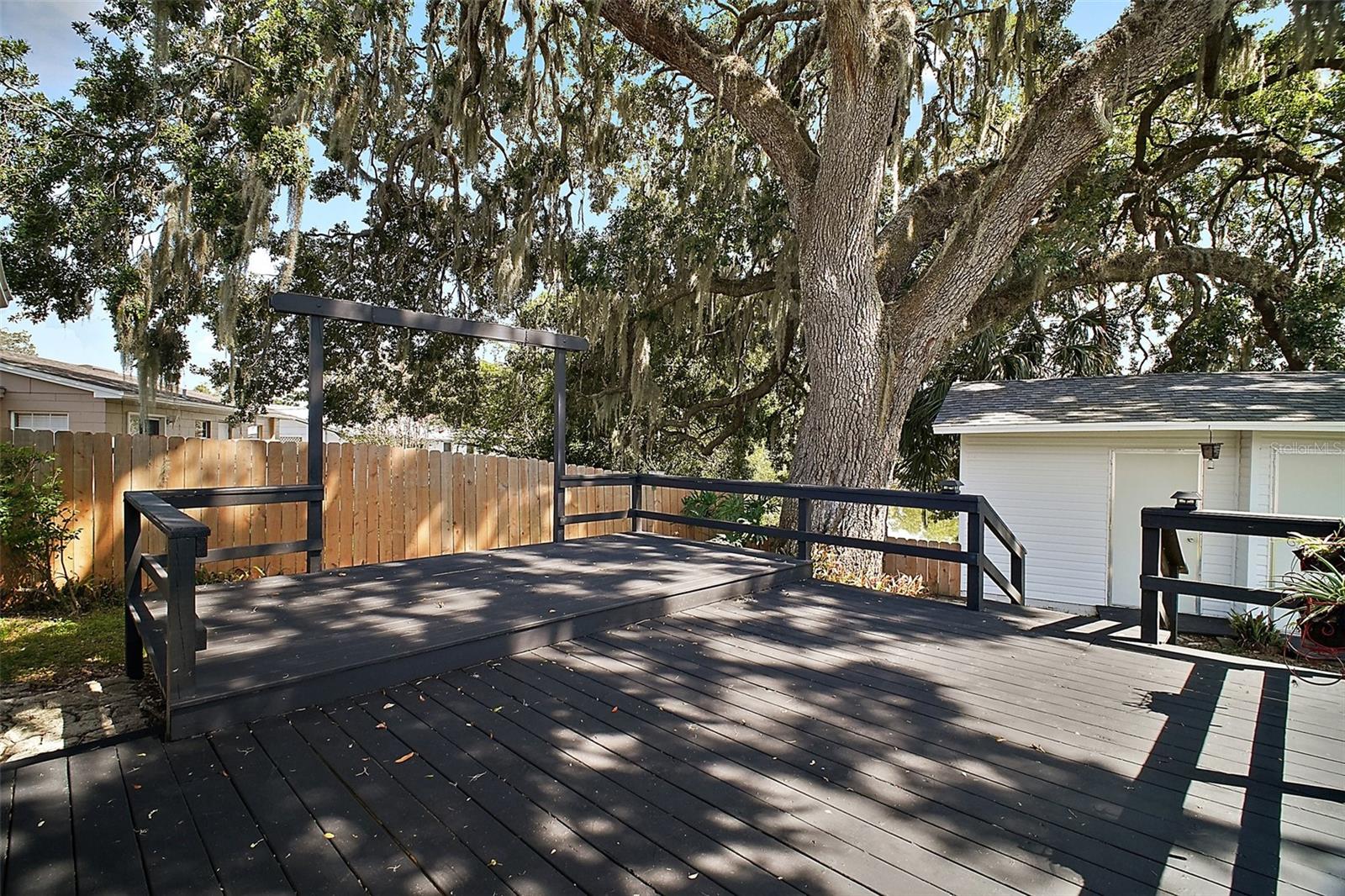 1301 CAMBRIDGE DR, LEESBURG, FL, 34748