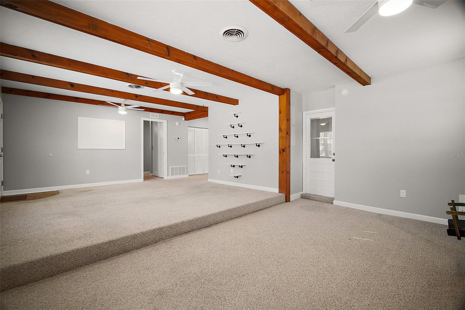 1301 CAMBRIDGE DR, LEESBURG, FL, 34748