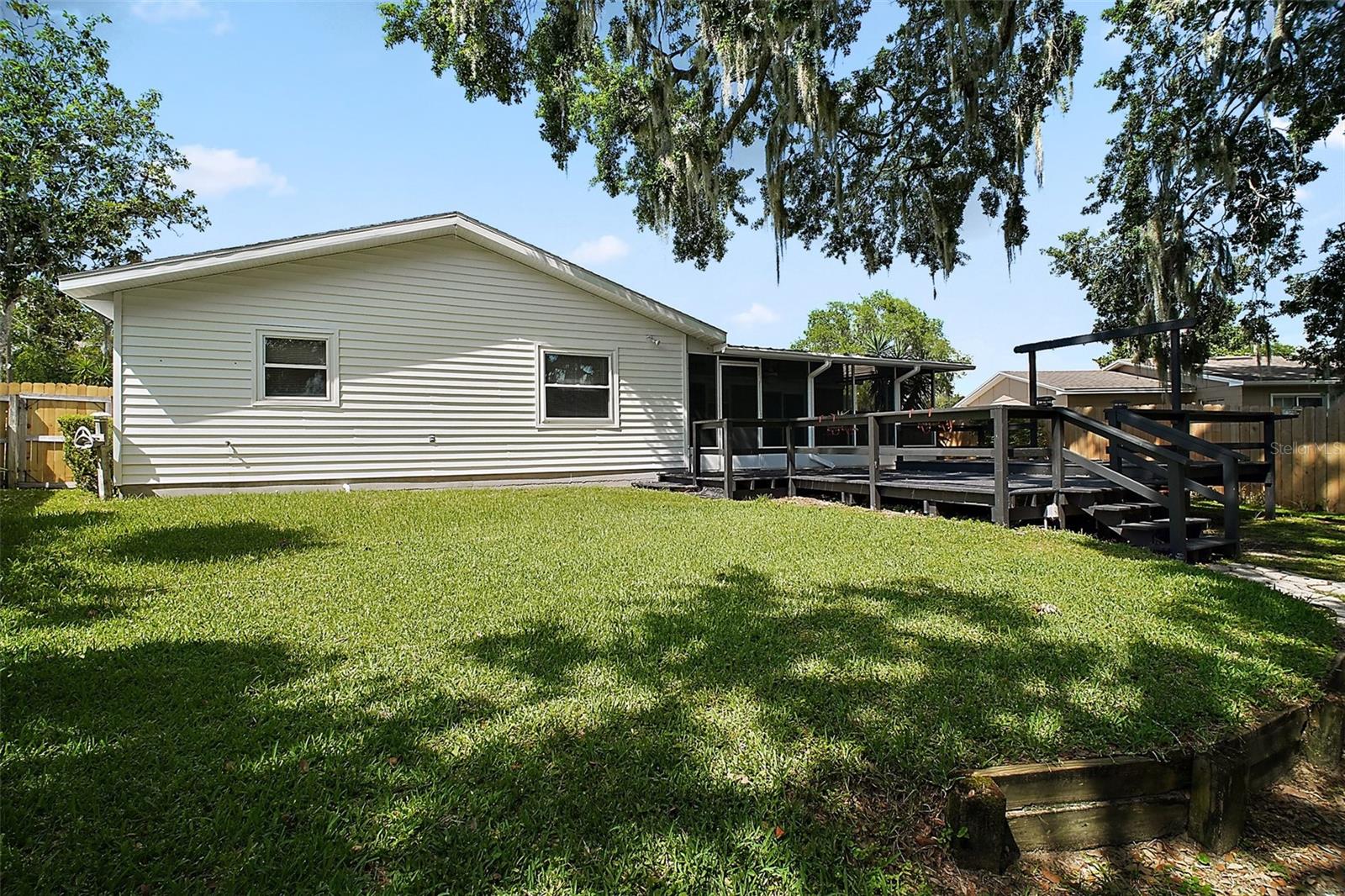1301 CAMBRIDGE DR, LEESBURG, FL, 34748