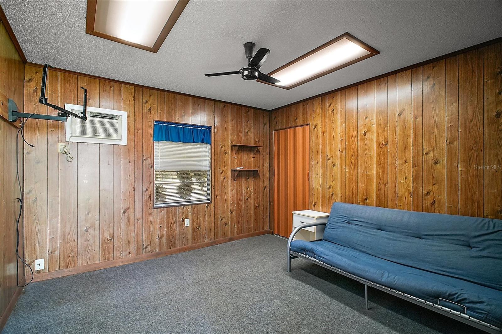 1301 CAMBRIDGE DR, LEESBURG, FL, 34748