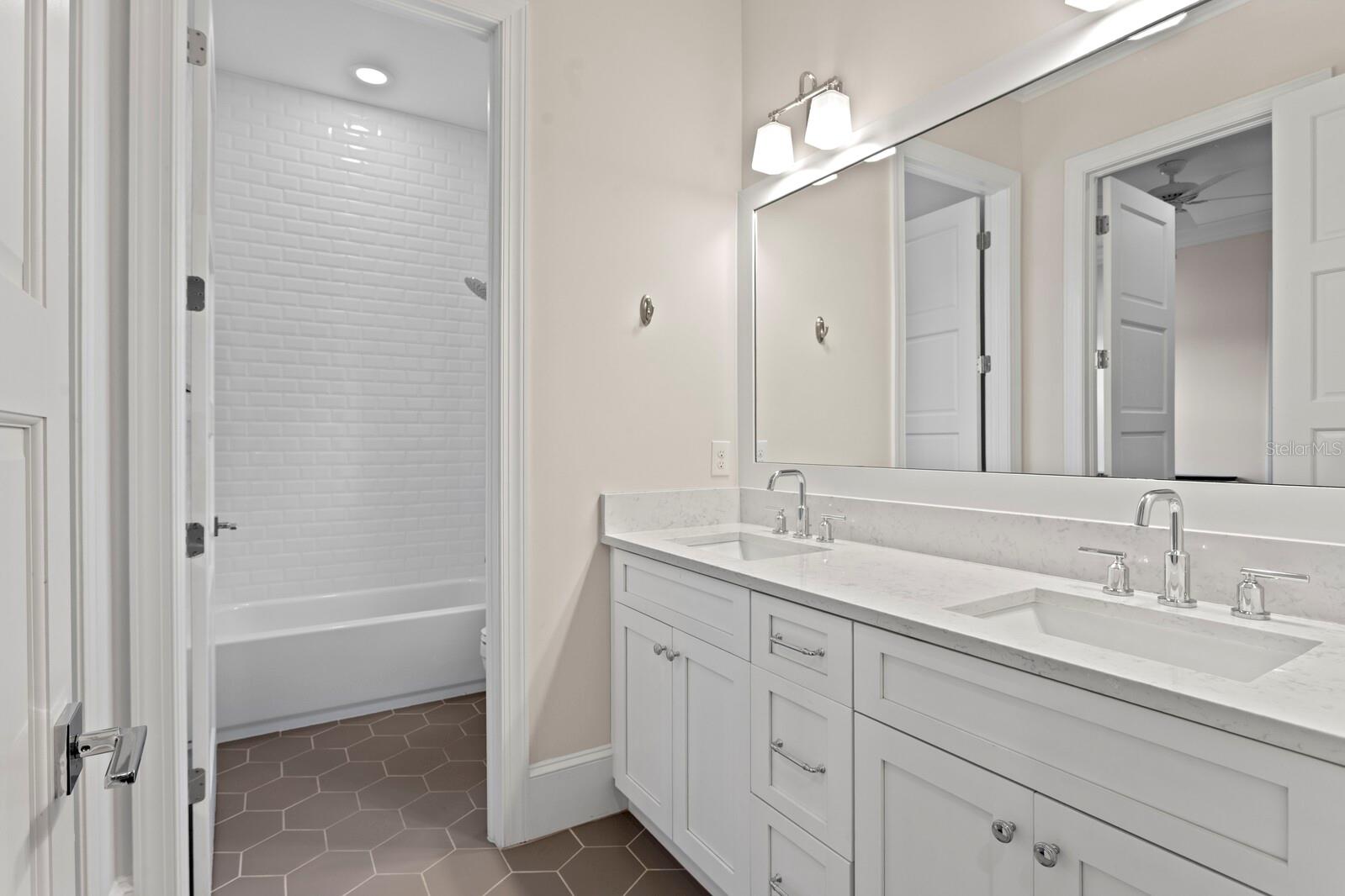 534 LADRONE AVE, TAMPA, FL, 33606