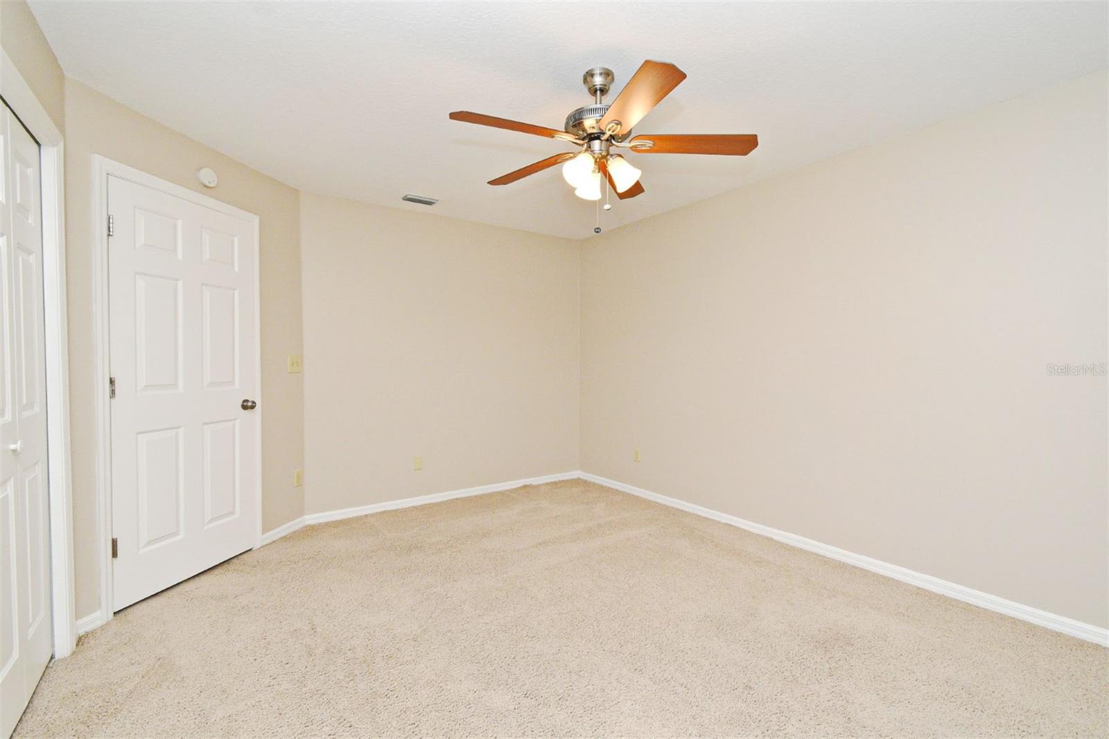 33042 LAKE BEND CIR, LEESBURG, FL, 34788