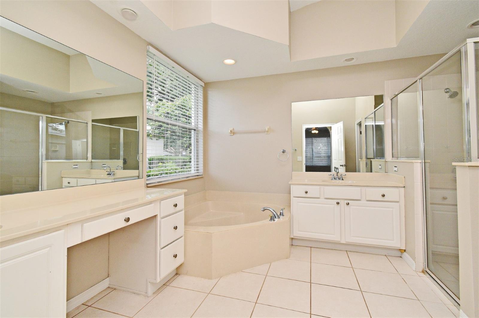 33042 LAKE BEND CIR, LEESBURG, FL, 34788