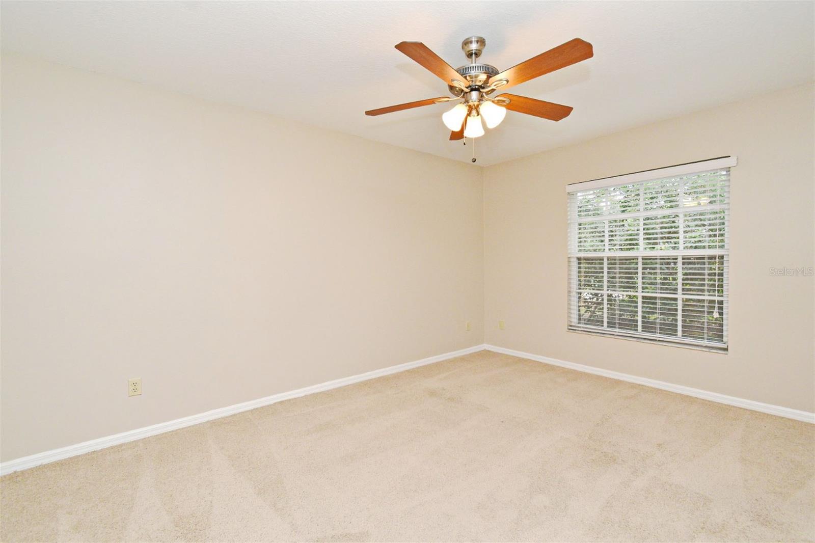 33042 LAKE BEND CIR, LEESBURG, FL, 34788