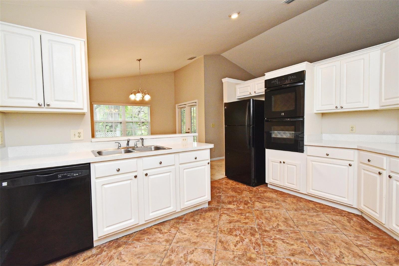 33042 LAKE BEND CIR, LEESBURG, FL, 34788