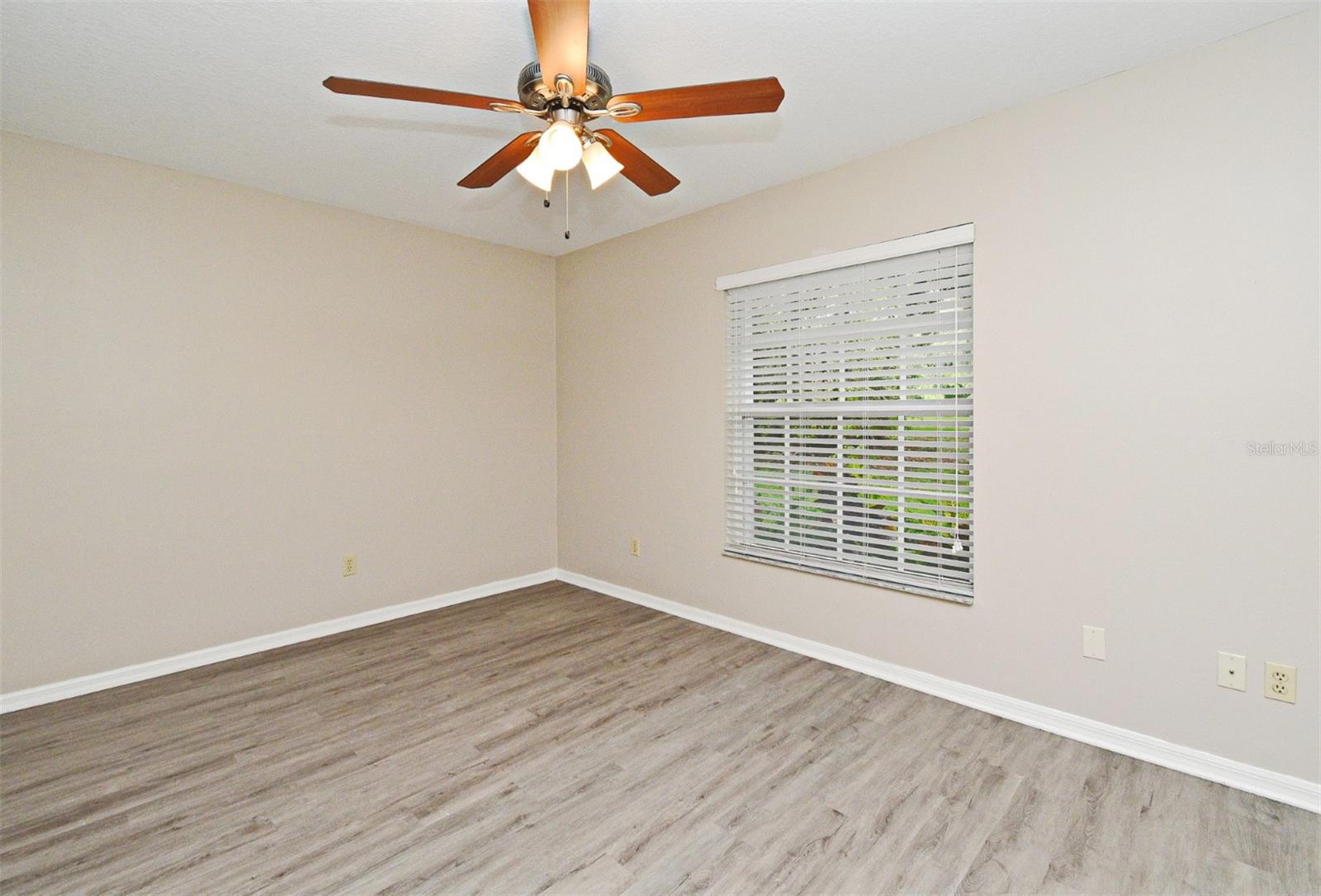 33042 LAKE BEND CIR, LEESBURG, FL, 34788