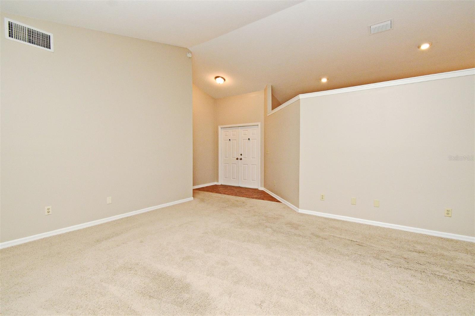 33042 LAKE BEND CIR, LEESBURG, FL, 34788