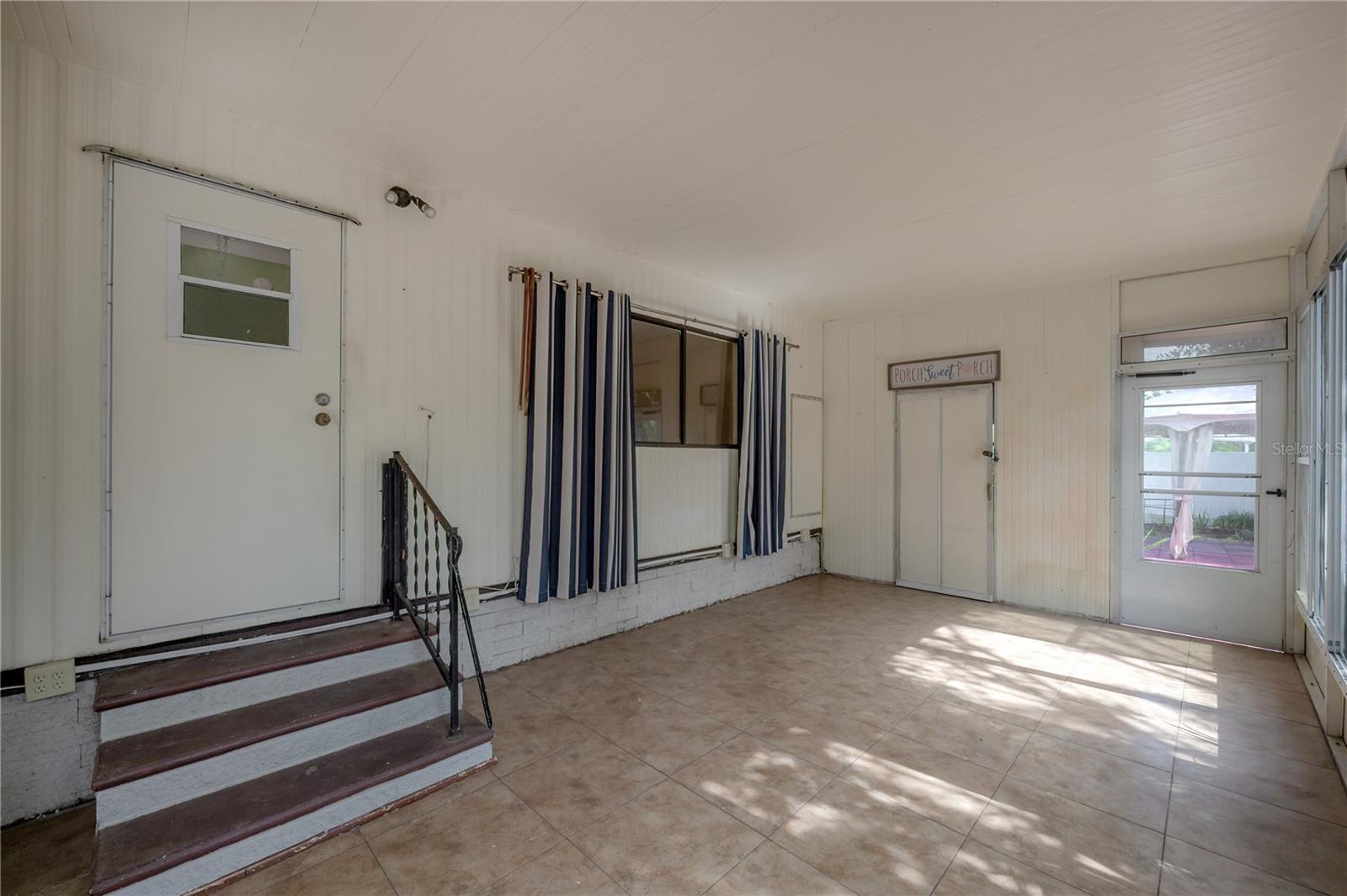 8917 FOX TRL, TAMPA, FL, 33626