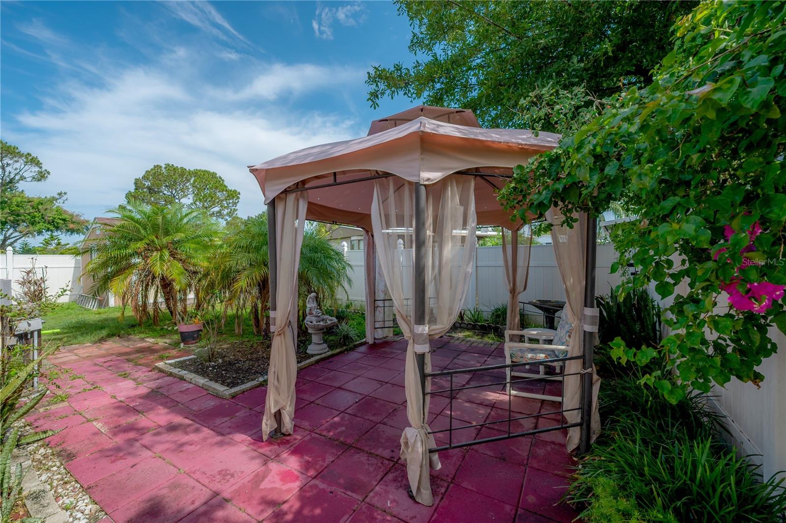 8917 FOX TRL, TAMPA, FL, 33626