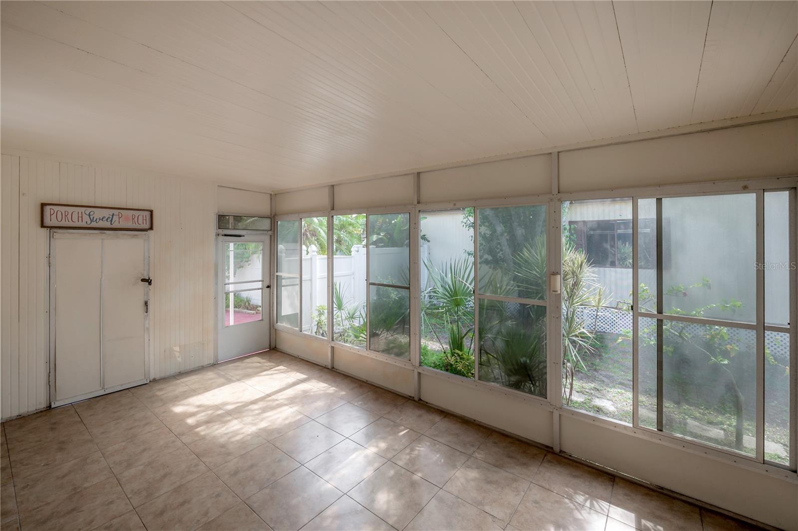 8917 FOX TRL, TAMPA, FL, 33626