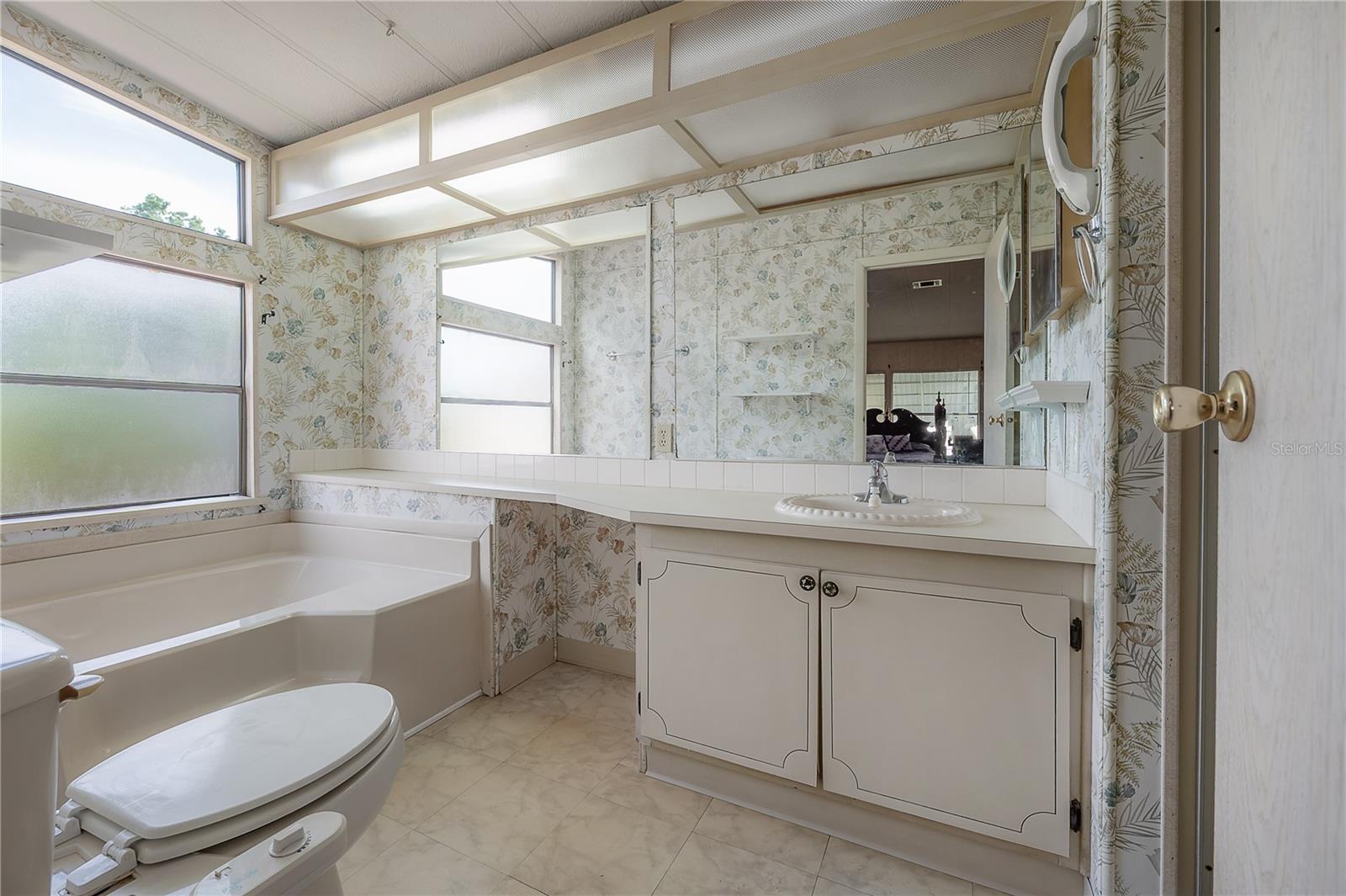 8917 FOX TRL, TAMPA, FL, 33626