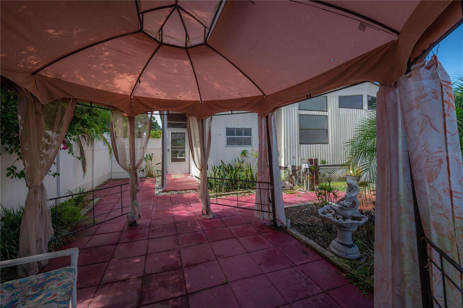 8917 FOX TRL, TAMPA, FL, 33626