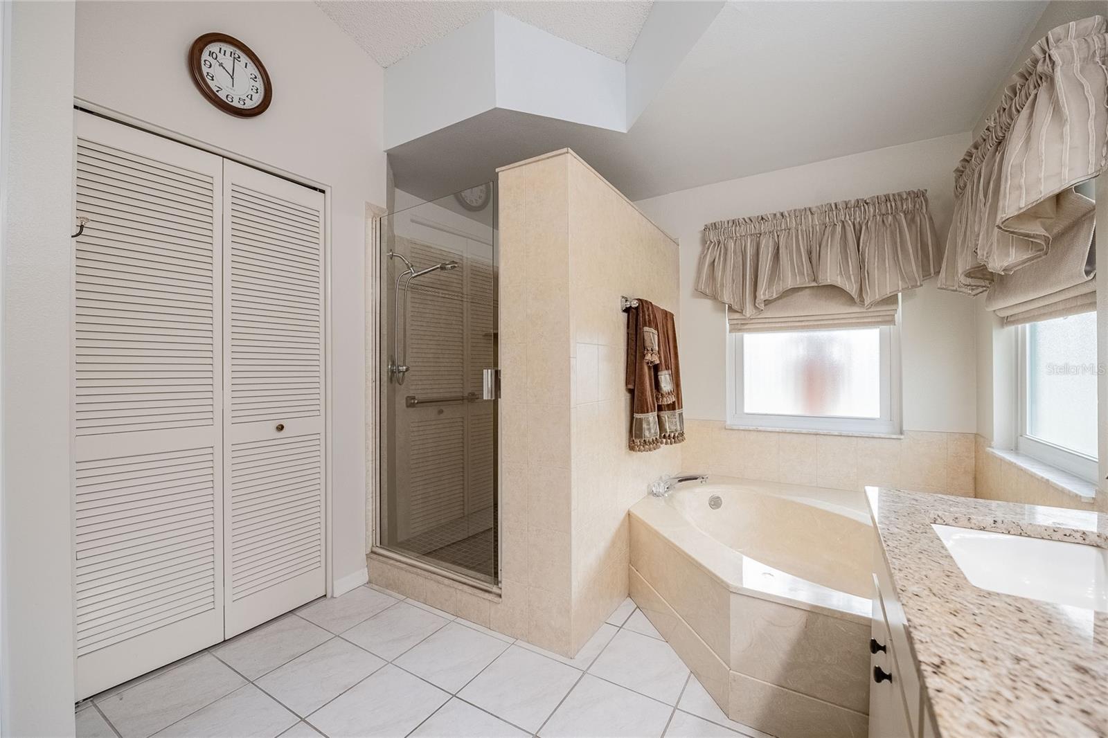 2024 E DEL WEBB BLVD, SUN CITY CENTER, FL, 33573