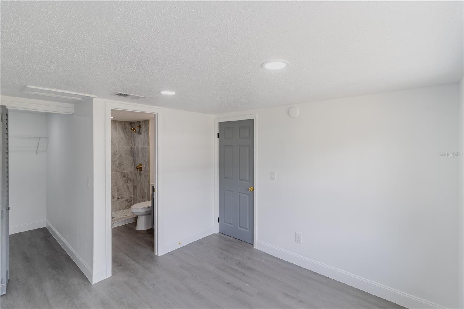 2425 WISHING WELL CIR, TAMPA, FL, 33619