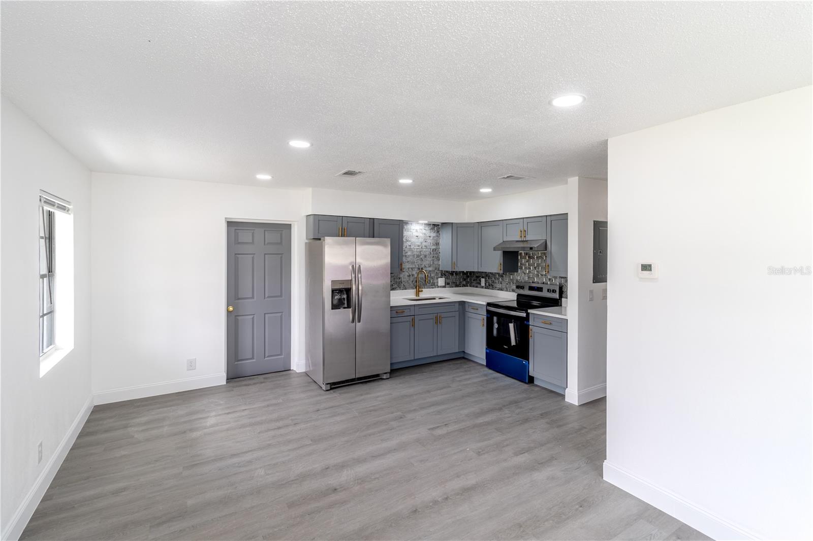 2425 WISHING WELL CIR, TAMPA, FL, 33619