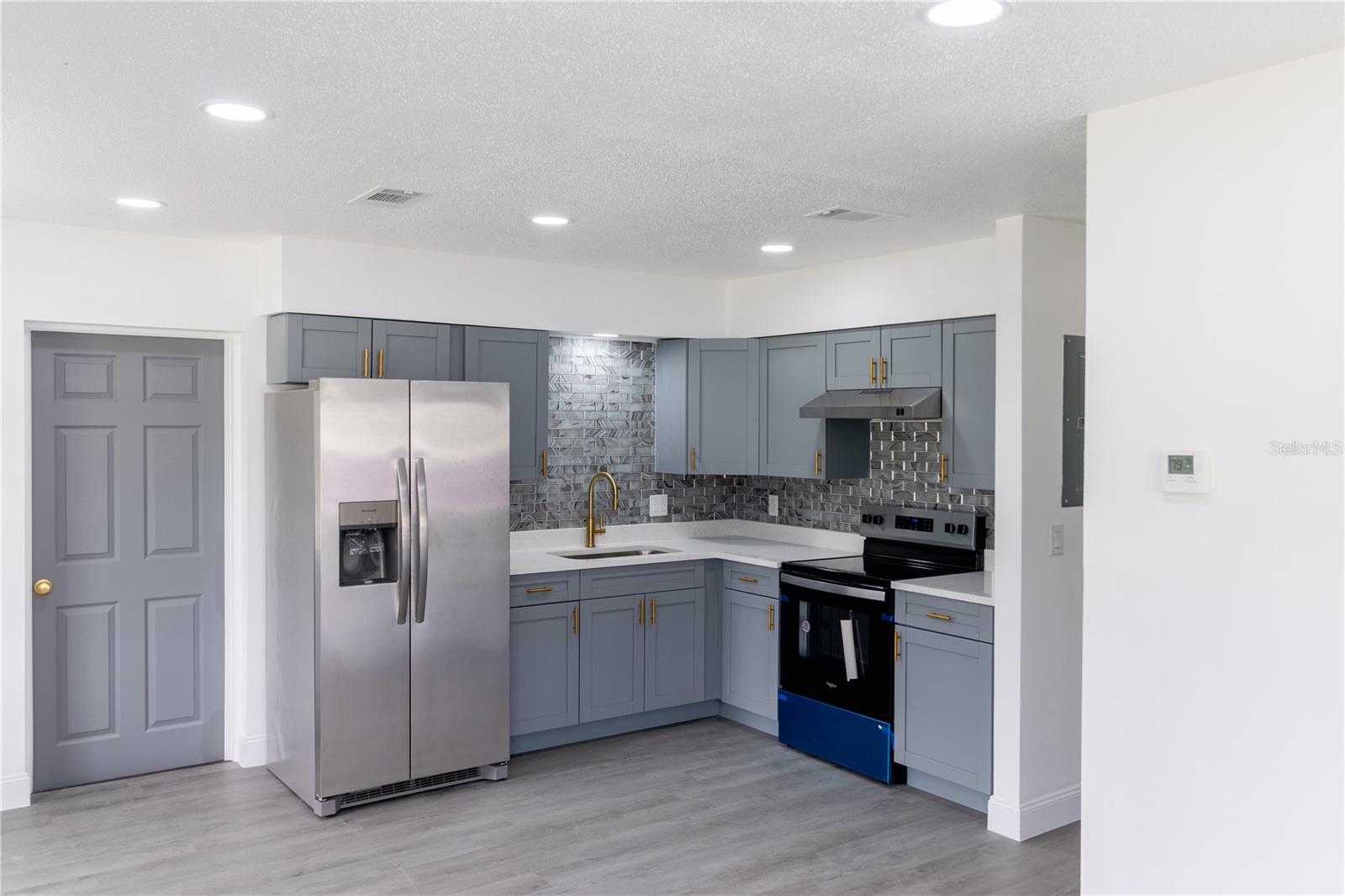 2425 WISHING WELL CIR, TAMPA, FL, 33619