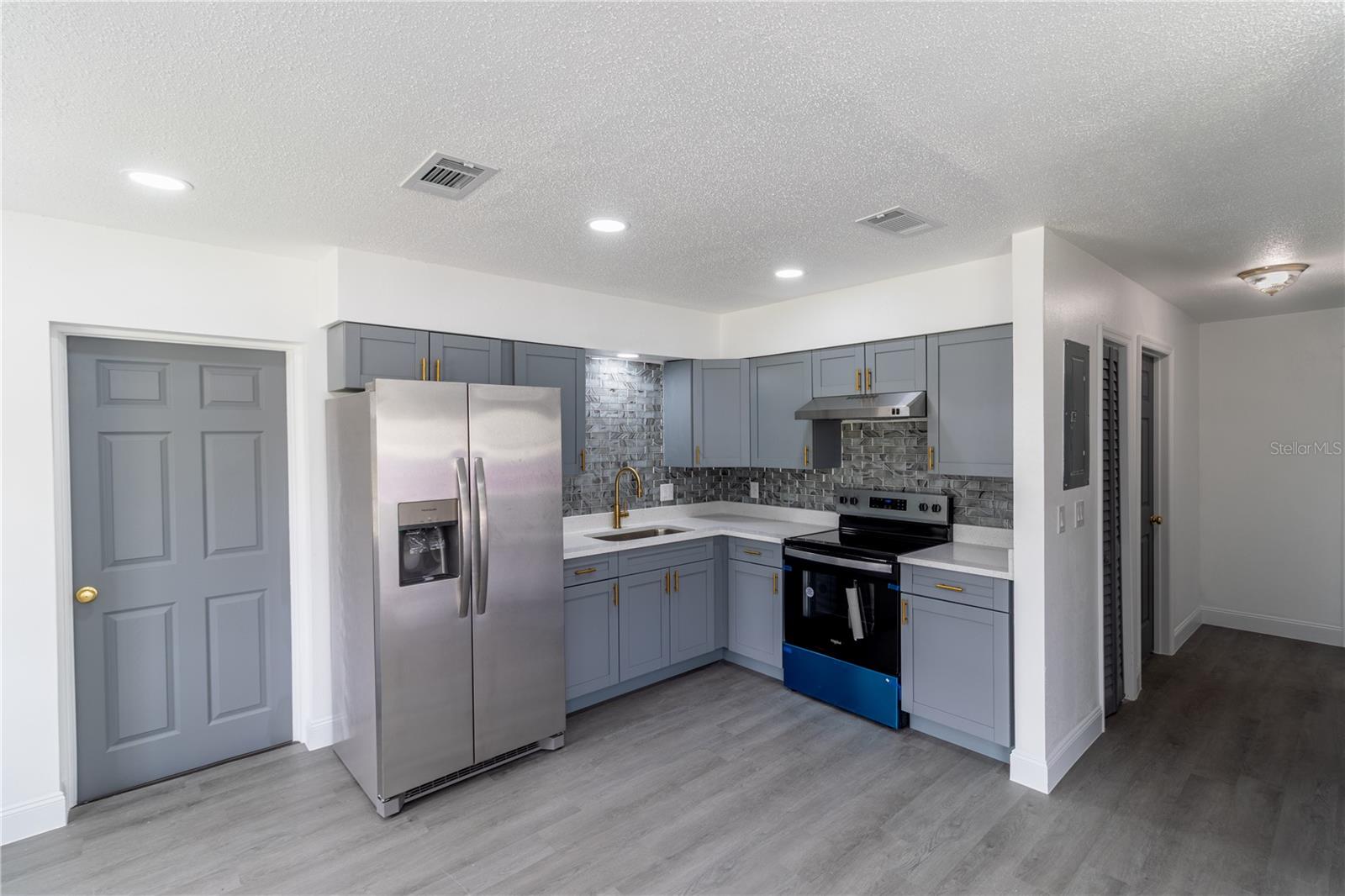 2425 WISHING WELL CIR, TAMPA, FL, 33619