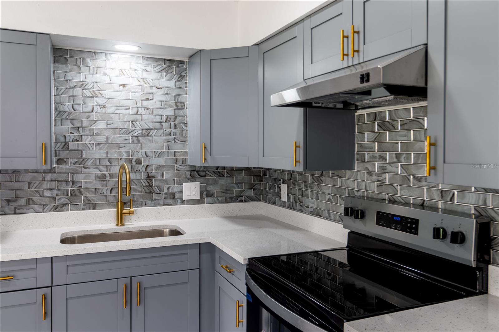 2425 WISHING WELL CIR, TAMPA, FL, 33619