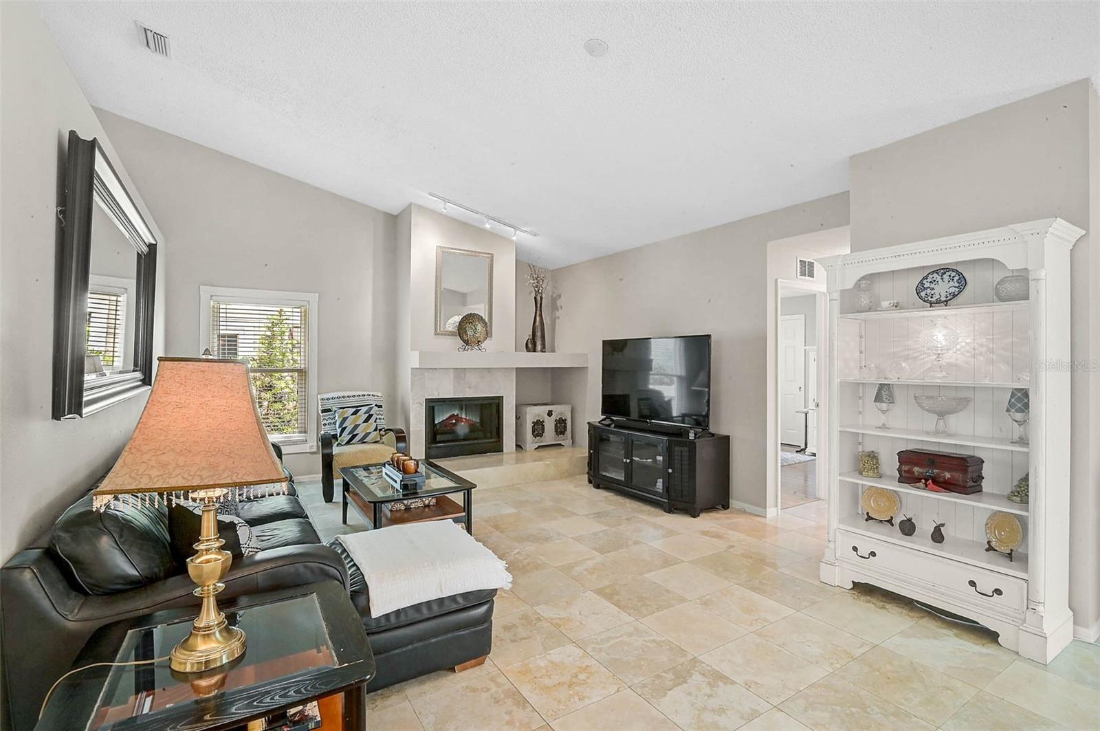 A4655503 Property Photo