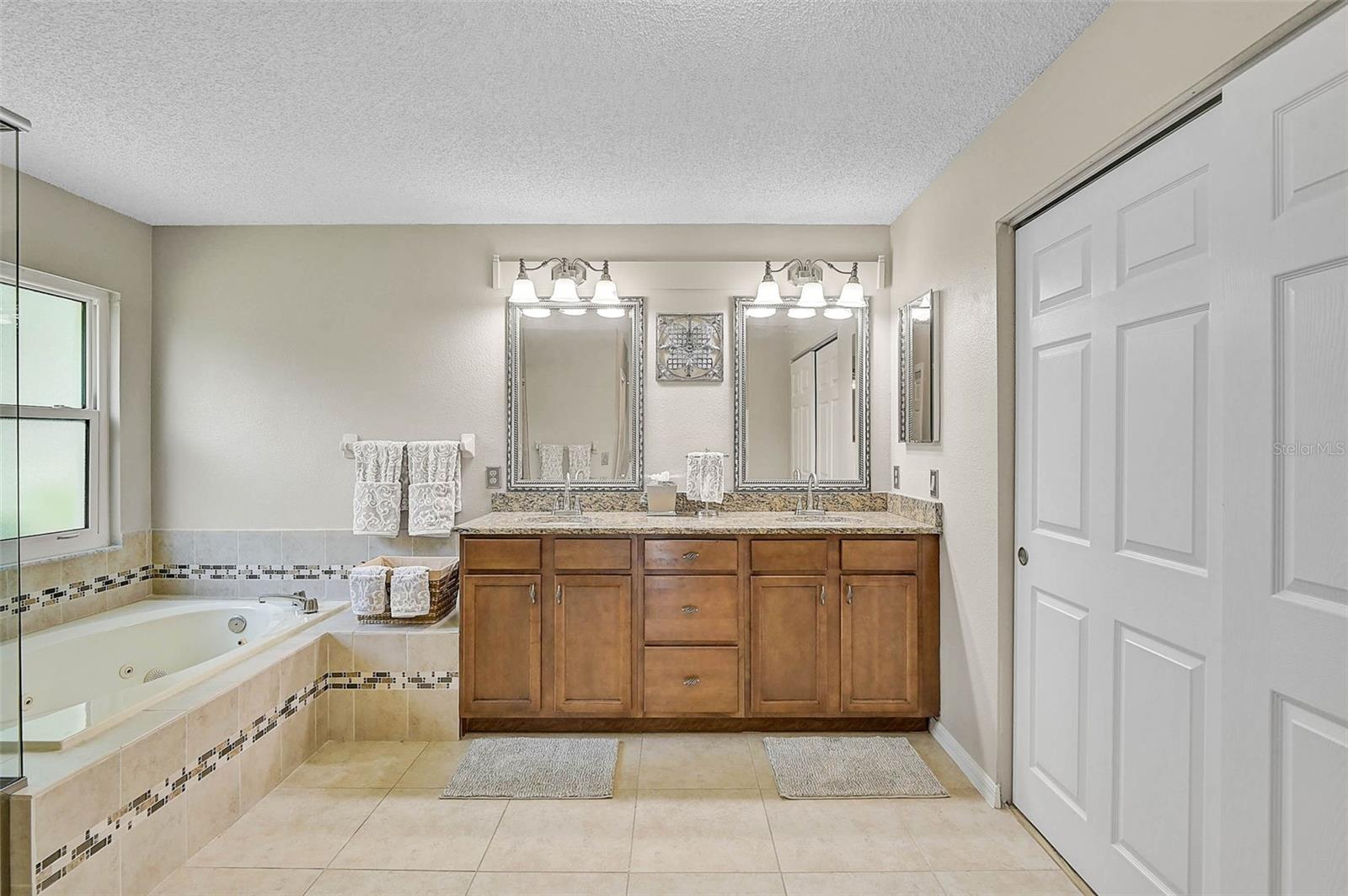 A4655503 Property Photo